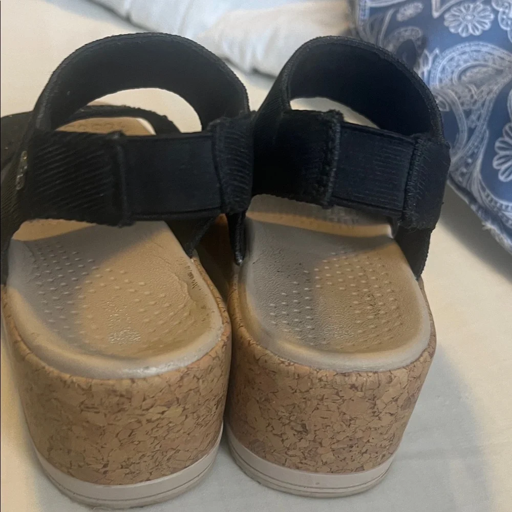 Bzees Black Women's Sandals with beaded Detail - Picture 4 of 10